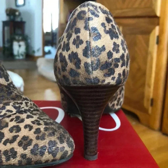 Impo cheetah ankle booties. - Picture 2 of 4